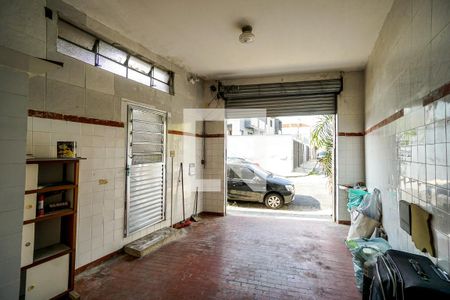 Garagem de casa à venda com 2 quartos, 120m² em Vila Antonina, São Paulo