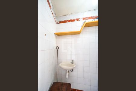 Banheiro da garagem de casa à venda com 2 quartos, 120m² em Vila Antonina, São Paulo