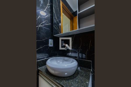 Banheiro de apartamento à venda com 2 quartos, 40m² em Conjunto Residencial José Bonifácio, São Paulo