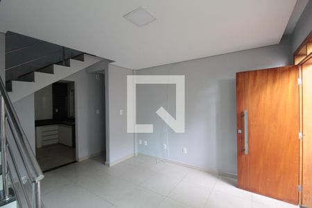 Sala de casa à venda com 2 quartos, 85m² em Santa Terezinha, Belo Horizonte