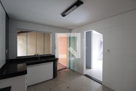Cozinha de casa à venda com 2 quartos, 85m² em Santa Terezinha, Belo Horizonte
