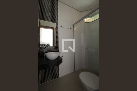 Banheiro Social de casa à venda com 2 quartos, 85m² em Santa Terezinha, Belo Horizonte