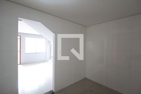 Cozinha de casa à venda com 2 quartos, 85m² em Santa Terezinha, Belo Horizonte