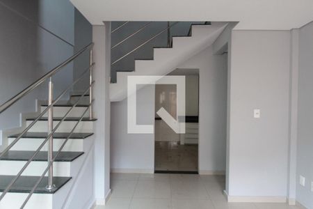 Sala de casa à venda com 2 quartos, 85m² em Santa Terezinha, Belo Horizonte