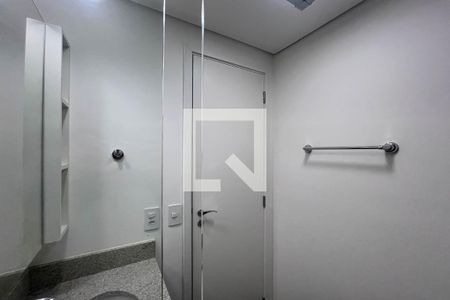 Banheiro de kitnet/studio para alugar com 1 quarto, 29m² em Liberdade, São Paulo