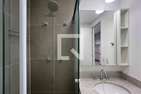 Banheiro de kitnet/studio para alugar com 1 quarto, 29m² em Liberdade, São Paulo