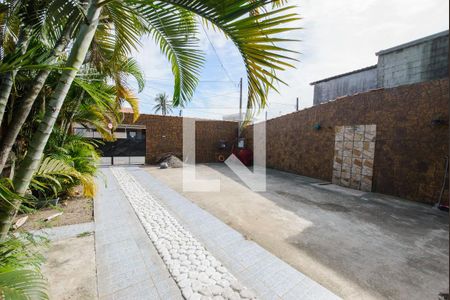 Quintal e garagem de casa para alugar com 3 quartos, 360m² em Jardim das Bandeiras, Taubaté