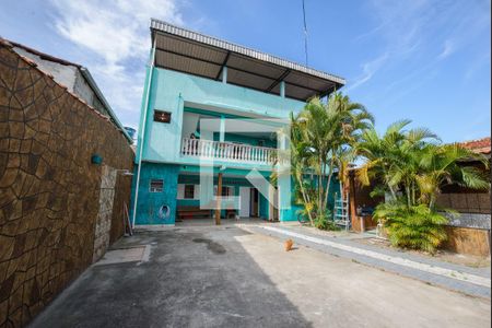 Quintal e garagem de casa para alugar com 3 quartos, 360m² em Jardim das Bandeiras, Taubaté