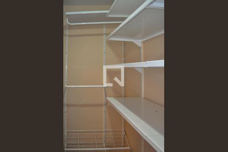 Closet - Quarto 1 de casa de condomínio à venda com 3 quartos, 365m² em Cristal, Porto Alegre