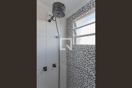 Banheiro de apartamento à venda com 2 quartos, 48m² em Morro Santana, Porto Alegre