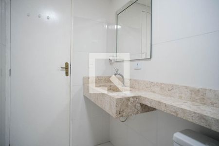 Banheiro de apartamento à venda com 2 quartos, 50m² em Vila Carmosina, São Paulo