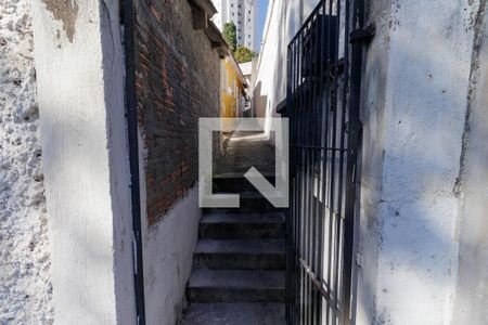 Escada de acesso de casa para alugar com 1 quarto, 150m² em Vila Formosa, São Paulo
