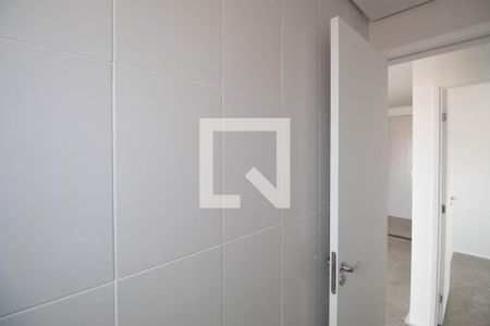 Banheiro de apartamento à venda com 2 quartos, 55m² em Vila Gustavo, São Paulo