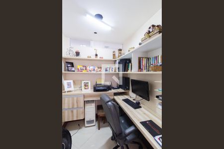 Escritório de casa à venda com 3 quartos, 250m² em Jardim Planalto, Carapicuíba
