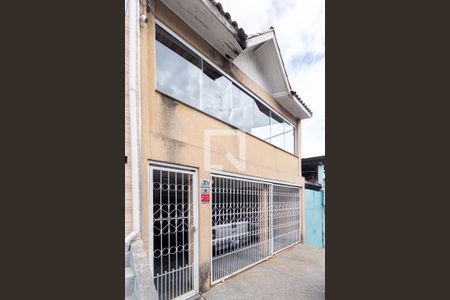 Fachada de casa à venda com 3 quartos, 250m² em Jardim Planalto, Carapicuíba