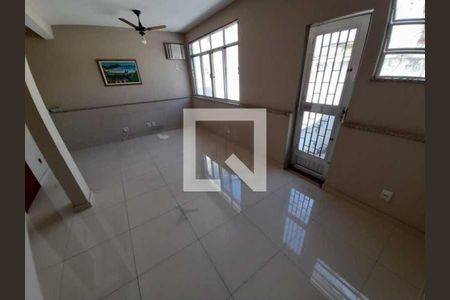 Casa à venda com 3 quartos, 197m² em Olaria, Rio de Janeiro