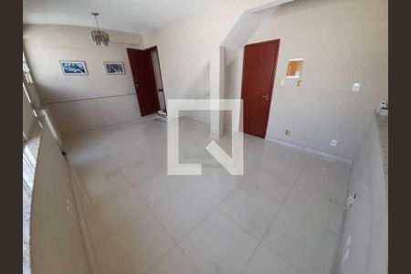 Casa à venda com 3 quartos, 197m² em Olaria, Rio de Janeiro