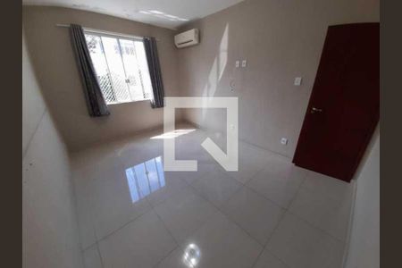 Casa à venda com 3 quartos, 197m² em Olaria, Rio de Janeiro