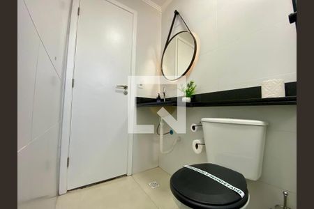 Banheiro da Suíte de apartamento para alugar com 2 quartos, 114m² em Maracanã, Praia Grande