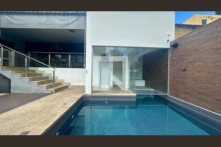 Piscina de casa à venda com 3 quartos, 287m² em Serra, Belo Horizonte