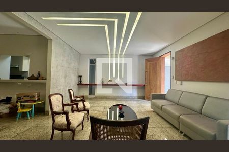 Sala de casa à venda com 3 quartos, 287m² em Serra, Belo Horizonte