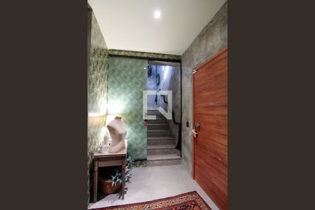 Hall da escada de casa de condomínio para alugar com 4 quartos, 560m² em Itanhangá, Rio de Janeiro