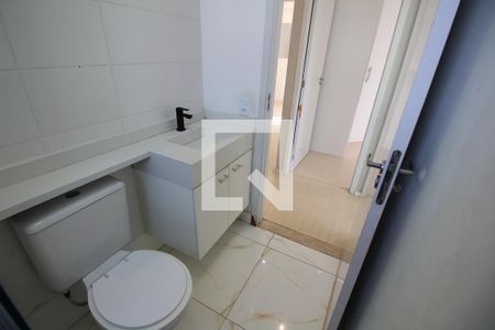 Banheiro Social de apartamento para alugar com 2 quartos, 45m² em Taquara, Rio de Janeiro