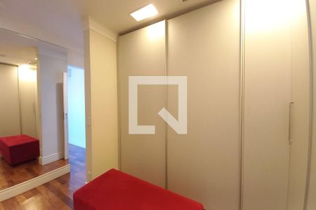 Closet da Suíte 2 de casa de condomínio à venda com 3 quartos, 410m² em Swiss Park, Campinas