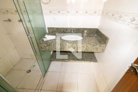 Banheiro de apartamento para alugar com 1 quarto, 44m² em Partenon, Porto Alegre