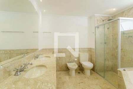 Banheiro da Suíte 3 de apartamento à venda com 3 quartos, 226m² em Vila Nova Conceição, São Paulo