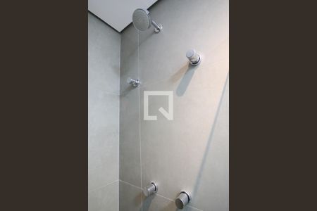 Banheiro de kitnet/studio para alugar com 1 quarto, 26m² em Moema, São Paulo