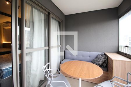 Varanda de kitnet/studio para alugar com 1 quarto, 26m² em Moema, São Paulo