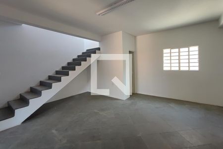 Sala de Estar de casa para alugar com 2 quartos, 220m² em Parque Santa Bárbara, Campinas