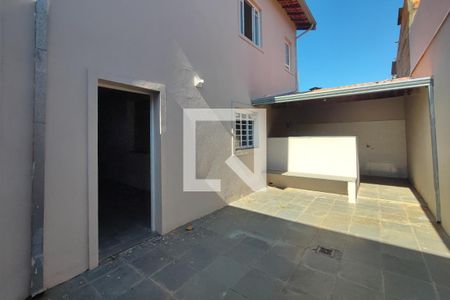 Quintal - Área de Serviço de casa à venda com 2 quartos, 220m² em Parque Santa Bárbara, Campinas
