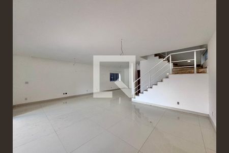 Sala de casa de condomínio à venda com 4 quartos, 662m² em Recreio dos Bandeirantes, Rio de Janeiro