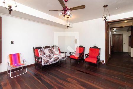 Casa para alugar com 5 quartos, 300m² em Cavalhada, Porto Alegre