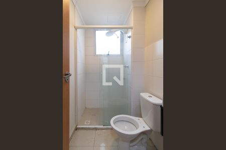 Banheiro de apartamento à venda com 2 quartos, 40m² em Vila Nova, Porto Alegre
