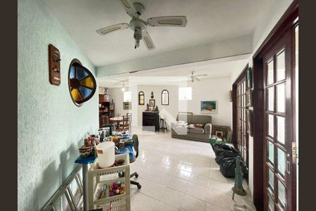 Casa à venda com 4 quartos, 300m² em Piratininga, Niterói