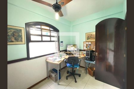 Casa à venda com 4 quartos, 300m² em Piratininga, Niterói