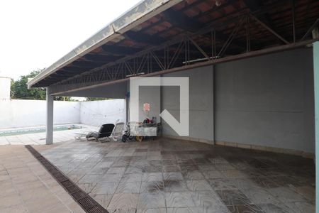 Área externa de casa à venda com 6 quartos, 438m² em Nossa Senhora das Gracas, Canoas