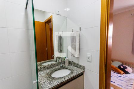 Banheiro da Suíte 1 de casa de condomínio à venda com 2 quartos, 75m² em Vila Curuçá, Santo André