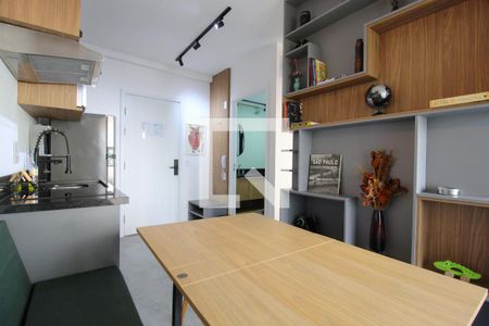 Sala/Cozinha de kitnet/studio para alugar com 1 quarto, 27m² em Indianópolis, São Paulo