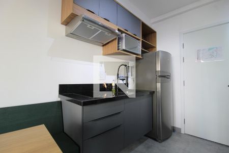 Sala/Cozinha de kitnet/studio para alugar com 1 quarto, 27m² em Indianópolis, São Paulo