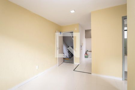 Sala de apartamento para alugar com 2 quartos, 39m² em Jardim Cláudia, São Paulo