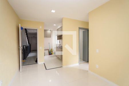 Sala de apartamento para alugar com 2 quartos, 39m² em Jardim Cláudia, São Paulo