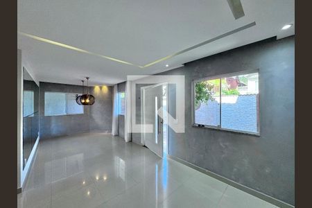 Sala de casa de condomínio à venda com 3 quartos, 200m² em Vargem Grande, Rio de Janeiro