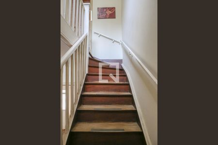 Escada de casa à venda com 2 quartos, 89m² em Vila Romana, São Paulo