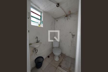 Banheiro de Serviço de casa à venda com 2 quartos, 200m² em Vila Nair, São Paulo