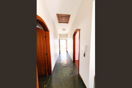Corredor de casa para alugar com 6 quartos, 352m² em São Bento, Belo Horizonte
