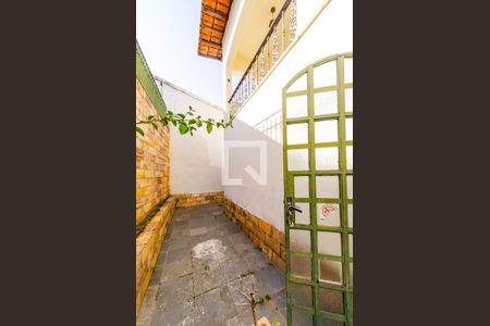 Área externa de casa para alugar com 6 quartos, 352m² em São Bento, Belo Horizonte